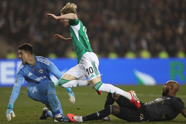 Newcastle United's English midfielder #10 Anthony Gordon and Qarabag's Colombian defender #81 Kevin Medina in action during the UEFA Champions League knockout phase play-off first leg football match between Qarabag and Newcastle at the Tofiq Bahramov Republican Stadium in Baku on February 18, 2026. (Photo by Giorgi ARJEVANIDZE / AFP)