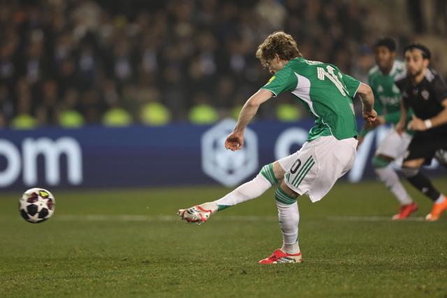 Newcastle United's English midfielder #10 Anthony Gordon shoots and scores from the penalty spot during the UEFA Champions League knockout phase play-off first leg football match between Qarabag and Newcastle at the Tofiq Bahramov Republican Stadium in Baku on February 18, 2026. (Photo by Giorgi ARJEVANIDZE / AFP)