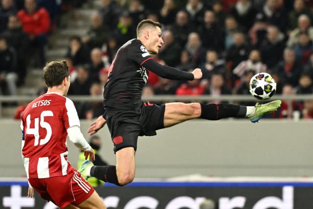 Bayer Leverkusen's Czech forward #14 Patrik Schick (R) controls the ball in the air in front of Olympiakos' Greek defender #45 Panagiotis Retsos (L) during the UEFA Champions League knockout round play-off first leg football match between Olympiacos FC (GRE) and Bayer Leverkusen (GER) at the Karaiskakis Stadium in Piraeus, near Athens, on February 18, 2026. (Photo by Aris MESSINIS / AFP)