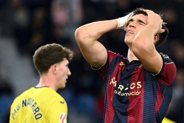 Levante's Spanish forward #19 Carlos Espi Escrihuela reacts during the Spanish league football match between Levante UD and Villarreal CF at Ciutat de Valencia Stadium in Valencia on February 18, 2026. (Photo by JOSE JORDAN / AFP)