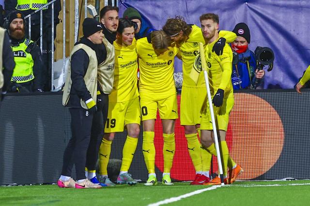 Bodo/Glimt's Danish forward #09 Kasper Hogh celebrates scoring the 3-1 goal with his teammates during the UEFA Champions League first-leg, play-off football match  Bodo/Glimt vs Inter Milan at Aspmyra statium in Bodo, Norway on February 18, 2026. (Photo by Mats Torbergsen / NTB / AFP) / Norway OUT