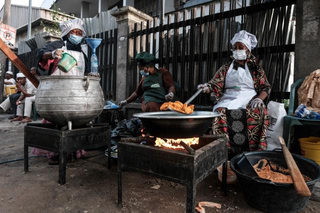Street vendors prepare food for the first iftar of the holy month of Ramadan on a street in Lagos Island on February 18, 2026. (Photo by Oyewole Lawal / AFP)