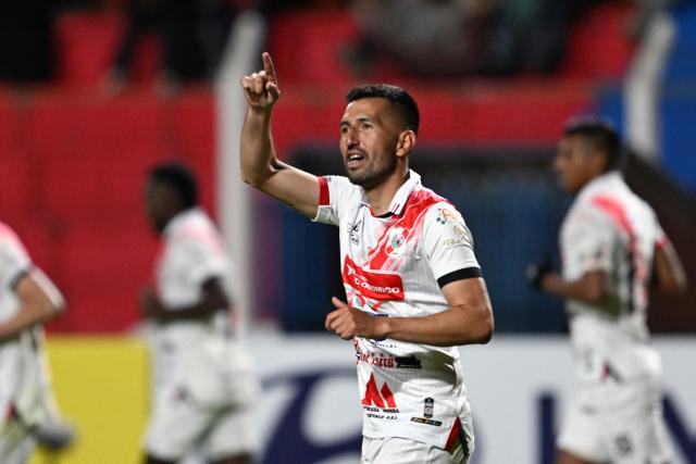 Nacional Potosi's defender #21 Oscar Baldomar celebrates after scoring his team's first goal during the Copa Libertadores phase two first-leg football match between Bolivia's Nacional Potosi and Brasil's Botafogo at the Victor Agustin Ugarte Stadium in Potosi, Bolivia, on February 18, 2026. (Photo by Aizar RALDES / AFP)