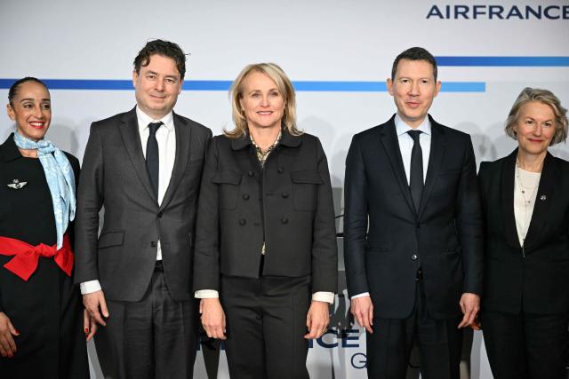 Air France KLM chief financial officer Steven Zaat (2ndL), KLM president and Chief Executive Officer Marjan Rintel (C), Air France KLM general director Benjamin Smith (2ndR) and Chief Executive Officer of Air France Anne Rigail (R) pose during a press conference to present the annual group's results in Paris on February 19, 2026. Air France-KLM shares soared on February 19, 2026 after the airline posted a full-year net profit of 1.75 billion euros ($2.1 billion), a record for the airline as it focused on premium offerings and benefitted from lower fuel prices. Revenues for the Franco-Dutch carrier rose 4.9 percent to 33 billion euros, also a record, in what it called a "challenging environment", with passenger numbers up five percent to 102.8 million people. (Photo by Bertrand GUAY / AFP)