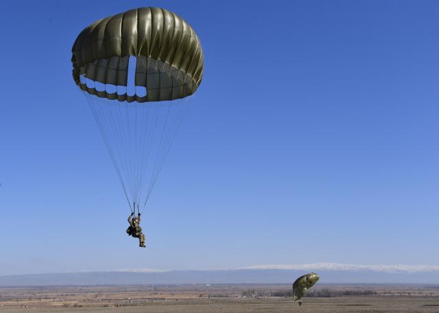 Kyrgyz paratroopers undergo parachute descending drills near the Ala-Too military grounds, some 20km from the capital Bishkek, on February 19, 2026. (Photo by Vyacheslav OSELEDKO / AFP)