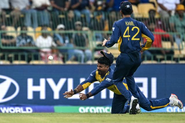 Sri Lanka's Kusal Perera (L) drops a catch of Zimbabwe's Brian Bennett during the 2026 ICC Men's T20 Cricket World Cup group stage match between Sri Lanka and Zimbabwe at the R Premadasa Stadium in Colombo on February 19, 2026. (Photo by Ishara S. KODIKARA / AFP)