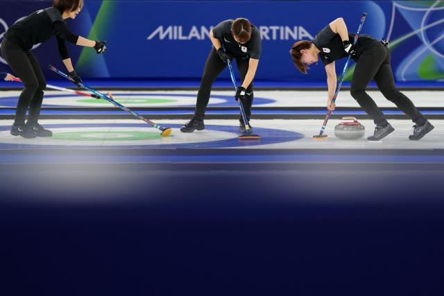 Japan's team coppetes in the curling women's round robin between Japan and China during the Milano Cortina 2026 Winter Olympic Games at the Cortina Curling Olympic Stadium in Cortina d’Ampezzo on February 19, 2026. (Photo by Odd ANDERSEN / AFP)