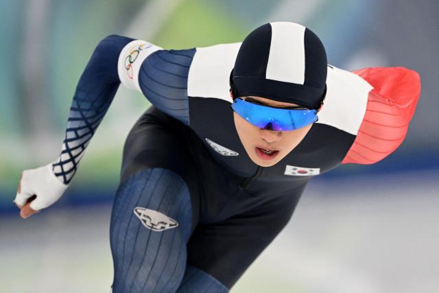 South Korea's Chung Jae-won competes in the speed skating men's 1500m during the Milano Cortina 2026 Winter Olympic Games at Milano Speed Skating Stadium in Milan on February 19, 2026. (Photo by Daniel MUNOZ / AFP)