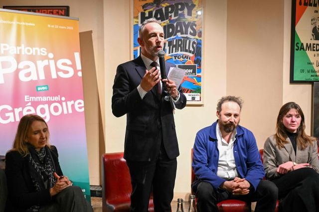 Socialistes et Apparentes' MP and candidate for Mayor in Paris, Emmanuel Gregoire (2L) addresses the media during a press conference in Paris on February 19, 2026. (Photo by Bertrand GUAY / AFP)