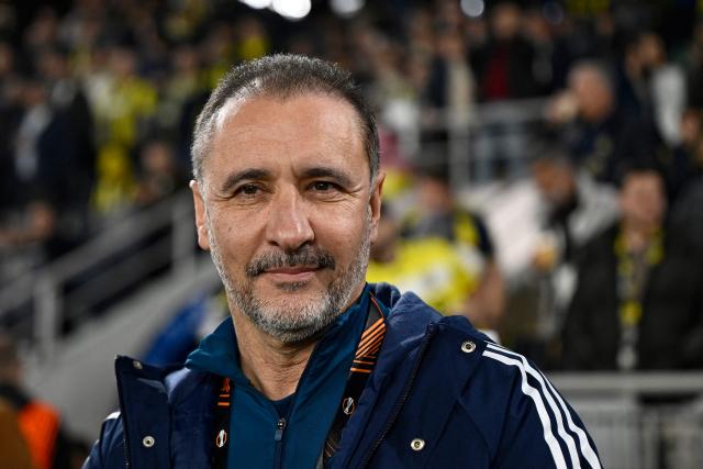 Nottingham Forest's Portuguese Vitor Pereira looks on ahead of the UEFA Europa League - knockout round play-off first leg - football match between Fenerbahce SK and Nottingham Forest FC at the Sukru Saracoglu Stadium in Istanbul on February 19, 2026. (Photo by Yasin AKGUL / AFP)