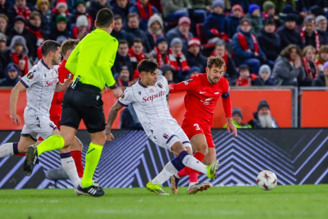 Bologna's Argentine forward #09 Santiago Castro (C) shoots the ball past Brann Bergen's Norwegian defender #03 Fredrik Pallesen Knudsen (R) during the UEFA Europa League knock-out round first leg football match between SK Brann Bergen (NOR) and Bologna (ITA) in Bergen on February 19, 2026. (Photo by Paul S. Amundsen / NTB / AFP) / Norway OUT