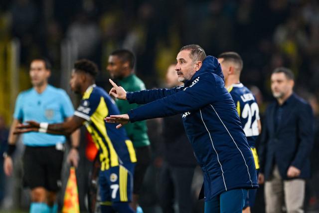 Nottingham Forest's Portuguese head coach Vitor Pereira (CR) gestures from the techincal area during the UEFA Europa League - knockout round play-off first leg - football match between Fenerbahce SK and Nottingham Forest FC at the Sukru Saracoglu Stadium in Istanbul on February 19, 2026. (Photo by Yasin AKGUL / AFP)
