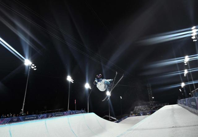 China's Liu Yishan competes in the freestyle skiing women's freeski halfpipe qualification run 2 during the Milano Cortina 2026 Winter Olympic Games at Livigno Snow Park, in Livigno (Valtellina), on February 19, 2026. (Photo by Jeff PACHOUD / AFP)