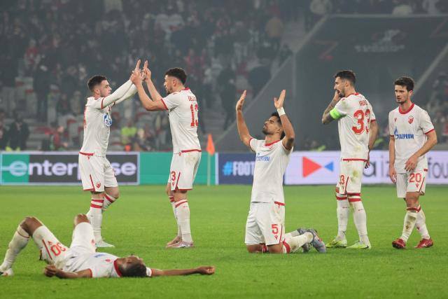 Crvena Zvezda Beograd's players celebrate at the end of the UEFA Europa League - knockout round play-off first leg - football match between LOSC Lille and FK Crvena Zvezda Beograd (Red Star Belgrade) at the Pierre Mauroy Stadium in Villeneuve d'Ascq, northern France, on February 19, 2026. (Photo by Francois LO PRESTI / AFP)