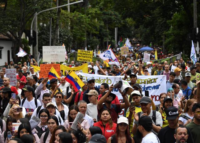 Supporters of Colombian President Gustavo Petro demonstrate in Medellin, Colombia on February 19, 2026, to back the vital minimum wage decree, which was provisionally suspended by the Council of State. (Photo by Jaime SALDARRIAGA / AFP)