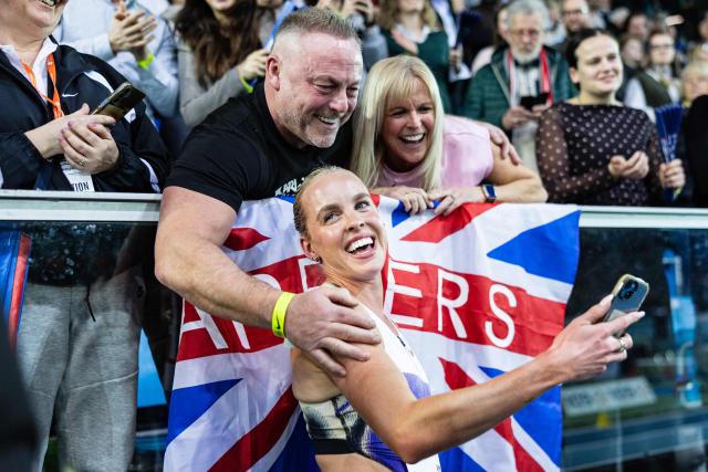 TOPSHOT - Britain's Keely Hodgkinson celebrates after breaking the world record in the 800m women final at the Athletics meeting "Hauts-de-France Pas-de-Calais" as part of the World Indoor Tour Gold, in Lievin, northern France on February 19, 2026. (Photo by Sameer Al-DOUMY / AFP)