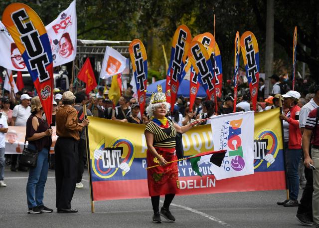 Supporters of Colombian President Gustavo Petro demonstrate in Medellin, Colombia on February 19, 2026, to back the vital minimum wage decree, which was provisionally suspended by the Council of State. (Photo by Jaime SALDARRIAGA / AFP)