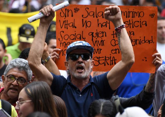 Supporters of Colombian President Gustavo Petro demonstrate in Medellin, Colombia on February 19, 2026, to back the vital minimum wage decree, which was provisionally suspended by the Council of State. (Photo by Jaime SALDARRIAGA / AFP)