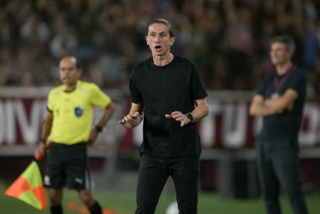 Flamengo's head coach Filipe Luis shouts instructions to his players from the touchline during the Recopa Sudamericana first leg final football match between Argentina's Lanus and Brazil's Flamengo at the Ciudad de Lanus Stadium in Lanus, Buenos Aires province, on February 19, 2026. (Photo by JUAN MABROMATA / AFP)