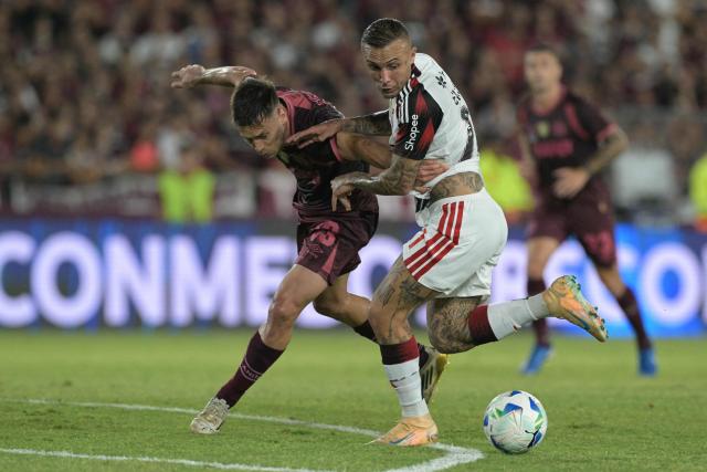 Lanus' defender #33 Tomas Guidara and Flamengo's forward #11 Everton Cebolinha fight for the ball during the Recopa Sudamericana first leg final football match between Argentina's Lanus and Brazil's Flamengo at the Ciudad de Lanus Stadium in Lanus, Buenos Aires province, on February 19, 2026. (Photo by JUAN MABROMATA / AFP)