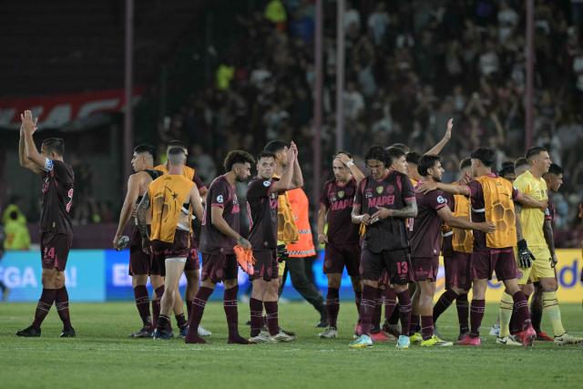 Lanus players celebrate at the end of the Recopa Sudamericana first leg final football match between Argentina's Lanus and Brazil's Flamengo at the Ciudad de Lanus Stadium in Lanus, Buenos Aires province, on February 19, 2026. (Photo by JUAN MABROMATA / AFP)