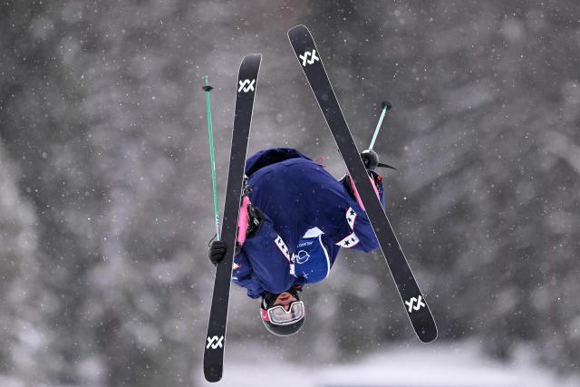USA's Nick Goepper warms up ahead of the freestyle skiing men's freeski halfpipe qualification run 1 during the Milano Cortina 2026 Winter Olympic Games at Livigno Snow Park, in Livigno (Valtellina), on February 20, 2026. (Photo by Kirill KUDRYAVTSEV / AFP)