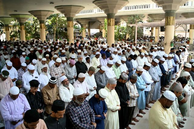 Muslim devotees offer their first Friday prayers of the Islamic holy fasting month of Ramadan, at Jama Masjid in Hyderabad on February 20, 2026. (Photo by Noah SEELAM / AFP)
