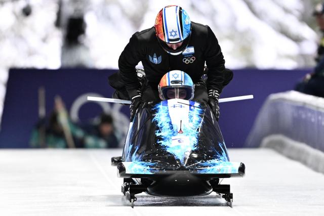 Team Israel including pilot Israel's Adam Edelman (bottom C) take part in the bobsleigh men's 4-man training session at Cortina Sliding Centre during the Milano Cortina 2026 Winter Olympic Games in Cortina d'Ampezzo on February 20, 2026. (Photo by Tiziana FABI / AFP)