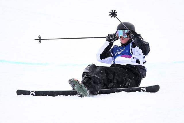 New Zealand's Finley Melville Ives reacts after falling while competing in the freestyle skiing men's freeski halfpipe qualification run 1 during the Milano Cortina 2026 Winter Olympic Games at Livigno Snow Park, in Livigno (Valtellina), on February 20, 2026. (Photo by Kirill KUDRYAVTSEV / AFP)