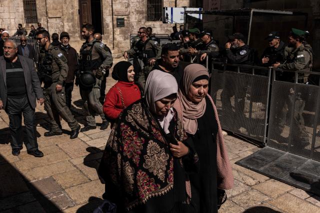 Muslim worshippers walk past Israeli security forces to the Aqsa mosque before the first Friday noon prayers of the holy month of Ramadan in the old city of Jerusalem on February 20, 2026. (Photo by JOHN WESSELS / AFP)