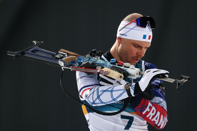 France's Emilien Jacquelin carries his skis prior to the men's biathlon 15km mass start event during the Milano Cortina 2026 Winter Olympic Games at the Anterselva Biathlon Arena (Sudtirol Arena) in Anterselva (Val Pusteria) on February 20, 2026. (Photo by FRANCK FIFE / AFP)
