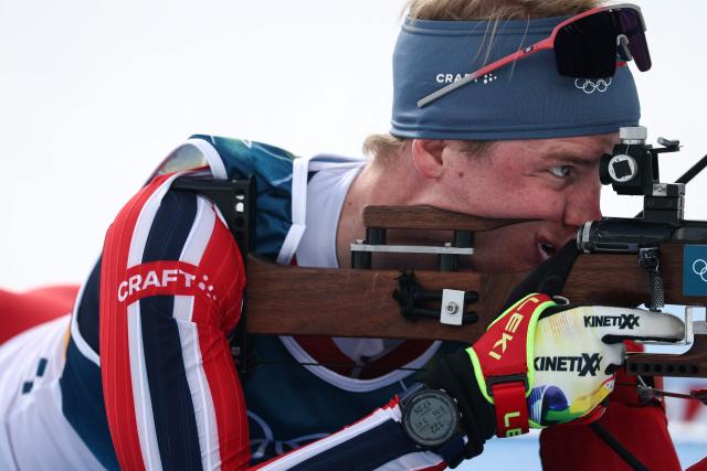 Norway's Johan-Olav Botn warms up in the shooting range ahead of the men's biathlon 15km mass start event during the Milano Cortina 2026 Winter Olympic Games at the Anterselva Biathlon Arena (Sudtirol Arena) in Anterselva (Val Pusteria) on February 20, 2026. (Photo by FRANCK FIFE / AFP)