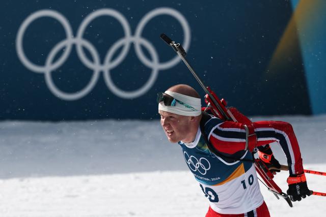 Norway's Johannes Dale-Skjevdal arrives to compete at the shooting range during the men's biathlon 15km mass start event during the Milano Cortina 2026 Winter Olympic Games at the Anterselva Biathlon Arena (Sudtirol Arena) in Anterselva (Val Pusteria) on February 20, 2026. (Photo by FRANCK FIFE / AFP)