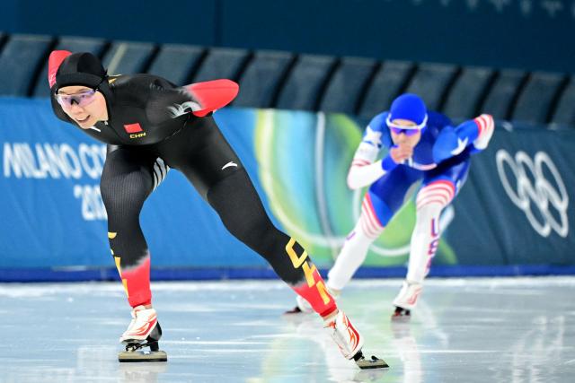 China's Yin Qi (L) and USA's Greta Myers compete in the speed skating women's 1500m during the Milano Cortina 2026 Winter Olympic Games at Milano Speed Skating Stadium in Milan on February 20, 2026. (Photo by Piero CRUCIATTI / AFP)