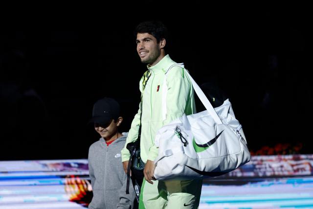 Spain's Carlos Alcaraz arrives for his men’s singles semi-final match against Russia's Andrey Rublev at the Qatar Open tennis tournament in Doha on February 20, 2026. (Photo by Karim JAAFAR / AFP)