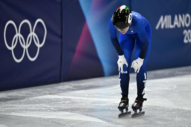 Italy's Arianna Fontana reacts after a crash in the short track speed skating women's 1500m quarter-final during the Milano Cortina 2026 Winter Olympic Games at Milano Ice Skating Arena in Milan on February 20, 2026. (Photo by Gabriel BOUYS / AFP)
