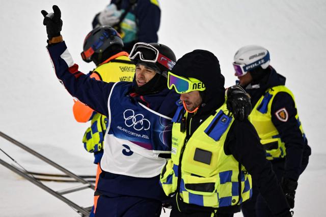 USA's Nick Goepper is assisted by medical staff after crashing while competing in the freestyle skiing men's freeski halfpipe final run 3 during the Milano Cortina 2026 Winter Olympic Games at Livigno Snow Park, in Livigno (Valtellina), on February 20, 2026. (Photo by Jeff PACHOUD / AFP)