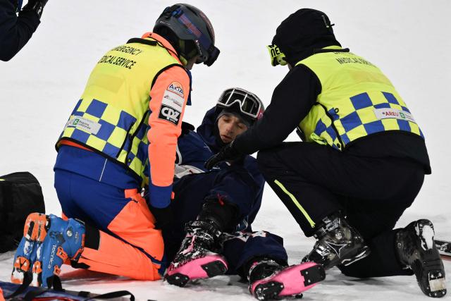 USA's Nick Goepper receives medical assistance after crashing while competing in the freestyle skiing men's freeski halfpipe final run 3 during the Milano Cortina 2026 Winter Olympic Games at Livigno Snow Park, in Livigno (Valtellina), on February 20, 2026. (Photo by Jeff PACHOUD / AFP)