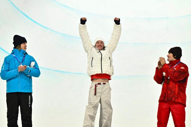 (From L) Silver medallist Estonia's Henry Sildaru, gold medallist USA's Alex Ferreira and bronze medallist Canada's Brendan Mackay pose on the podium after the freestyle skiing men's freeski halfpipe final during the Milano Cortina 2026 Winter Olympic Games at Livigno Snow Park, in Livigno (Valtellina), on February 20, 2026. (Photo by Jeff PACHOUD / AFP)