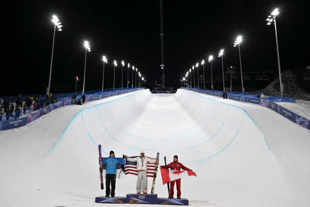 (From L) Silver medallist Estonia's Henry Sildaru, gold medallist USA's Alex Ferreira and bronze medallist Canada's Brendan Mackay pose on the podium after the freestyle skiing men's freeski halfpipe final during the Milano Cortina 2026 Winter Olympic Games at Livigno Snow Park, in Livigno (Valtellina), on February 20, 2026. (Photo by Jeff PACHOUD / AFP)