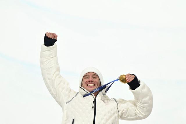 Gold medallist USA's Alex Ferreira poses on the podium after the freestyle skiing men's freeski halfpipe final during the Milano Cortina 2026 Winter Olympic Games at Livigno Snow Park, in Livigno (Valtellina), on February 20, 2026. (Photo by Jeff PACHOUD / AFP)