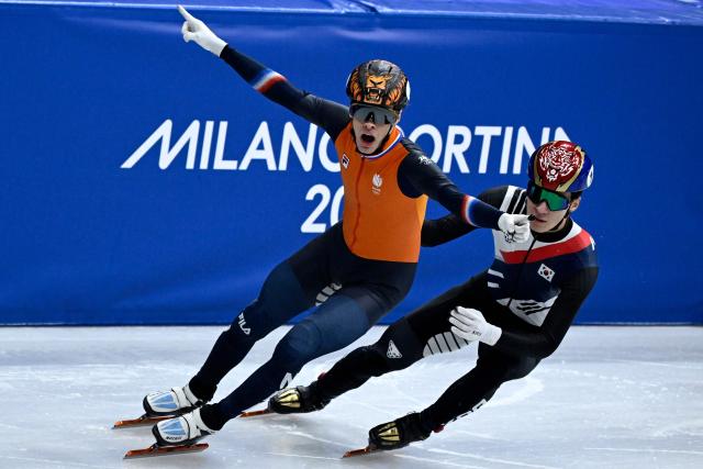 Netherlands' Jens van 't Wout celebrates after winning gold in the short track speed skating men's 5000m relay final during the Milano Cortina 2026 Winter Olympic Games at Milano Ice Skating Arena in Milan on February 20, 2026. (Photo by WANG Zhao / AFP)