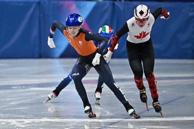 Netherlands' Xandra Velzeboer and Canada's Courtney Sarault race to the finish line as they compete in the short track speed skating women's 1500m final B during the Milano Cortina 2026 Winter Olympic Games at Milano Ice Skating Arena in Milan on February 20, 2026. (Photo by Gabriel BOUYS / AFP)