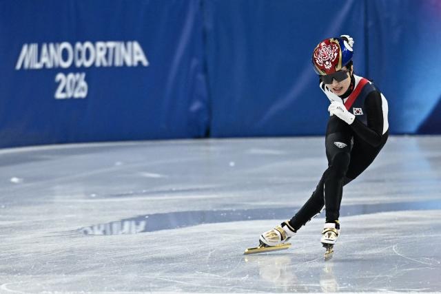 South Korea's Kim Gil-li approaches the finish line in the short track speed skating women's 1500m final during the Milano Cortina 2026 Winter Olympic Games at Milano Ice Skating Arena in Milan on February 20, 2026. (Photo by Gabriel BOUYS / AFP)