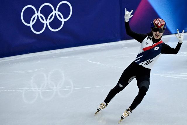 South Korea's Kim Gil-li celebrates after winning gold in the short track speed skating women's 1500m final during the Milano Cortina 2026 Winter Olympic Games at Milano Ice Skating Arena in Milan on February 20, 2026. (Photo by WANG Zhao / AFP)