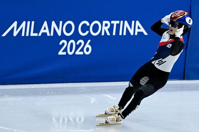 South Korea's Kim Gil-li (front) celebrates after winning gold in the short track speed skating women's 1500m final during the Milano Cortina 2026 Winter Olympic Games at Milano Ice Skating Arena in Milan on February 20, 2026. (Photo by WANG Zhao / AFP)