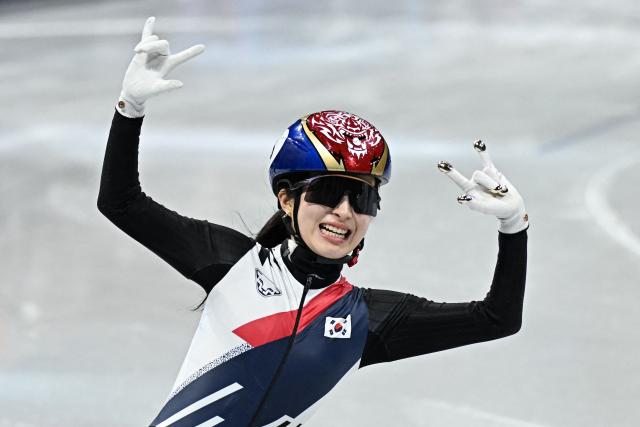 South Korea's Kim Gil-li reacts after winning gold in the short track speed skating women's 1500m final during the Milano Cortina 2026 Winter Olympic Games at Milano Ice Skating Arena in Milan on February 20, 2026. (Photo by Gabriel BOUYS / AFP)