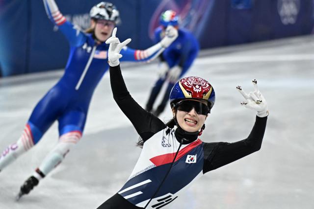 South Korea's Kim Gil-li celebrates after crossing the finish line to win gold in the short track speed skating women's 1500m final during the Milano Cortina 2026 Winter Olympic Games at Milano Ice Skating Arena in Milan on February 20, 2026. (Photo by Gabriel BOUYS / AFP)
