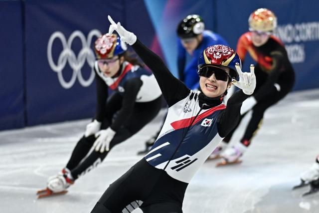 South Korea's Kim Gil-li celebrates after crossing the finish line to win gold in the short track speed skating women's 1500m final during the Milano Cortina 2026 Winter Olympic Games at Milano Ice Skating Arena in Milan on February 20, 2026. (Photo by Gabriel BOUYS / AFP)