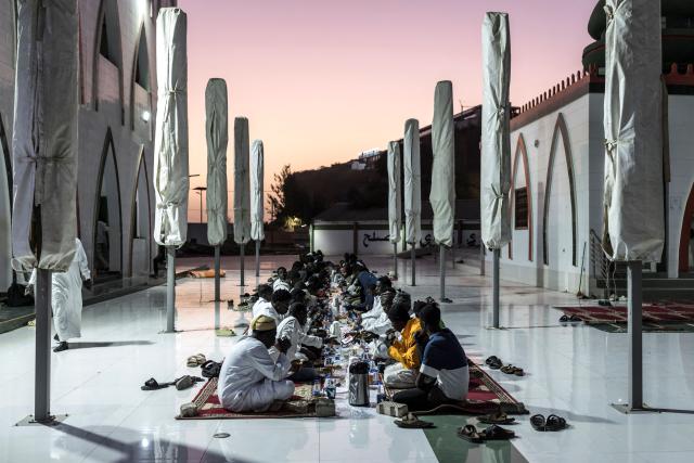 Muslims gather to break fast during the first Friday of the holy month of Ramadan at the Mosque of the Divinity in Dakar, on February 20, 2026. Muslims throughout the world are marking the month of Ramadan, the holiest month in the Islamic calendar, during which devotees fast from dawn until dusk. (Photo by PATRICK MEINHARDT / AFP)
